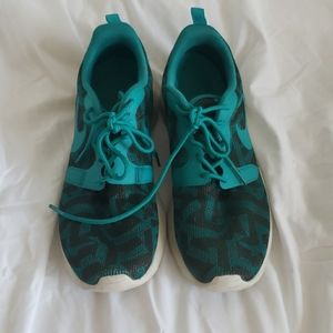 Nike Roshe women's sz 7